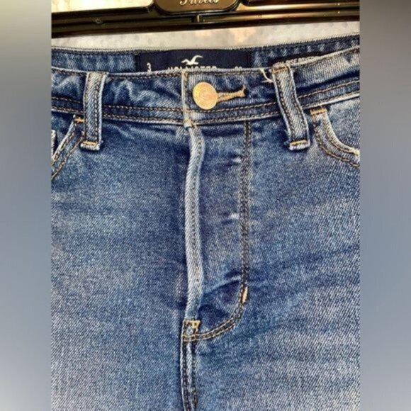 Women’s Hollister high rise boyfriend distressed cut off jean shorts size W26 - Picture 3 of 16